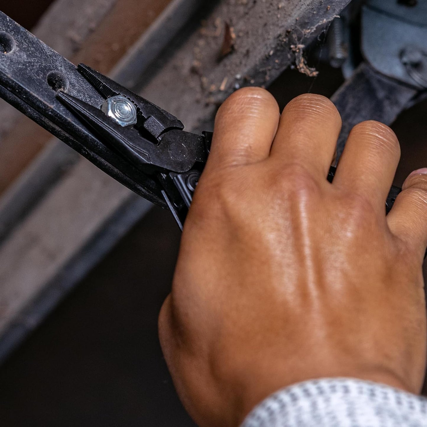 15-in-1 EDC Multi Tool – Pocket Knife, Pliers, Wire Stripper & More by CONBOLA